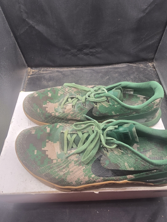 Nike Green Camo Skate Shoes with Black Swoosh main image 7